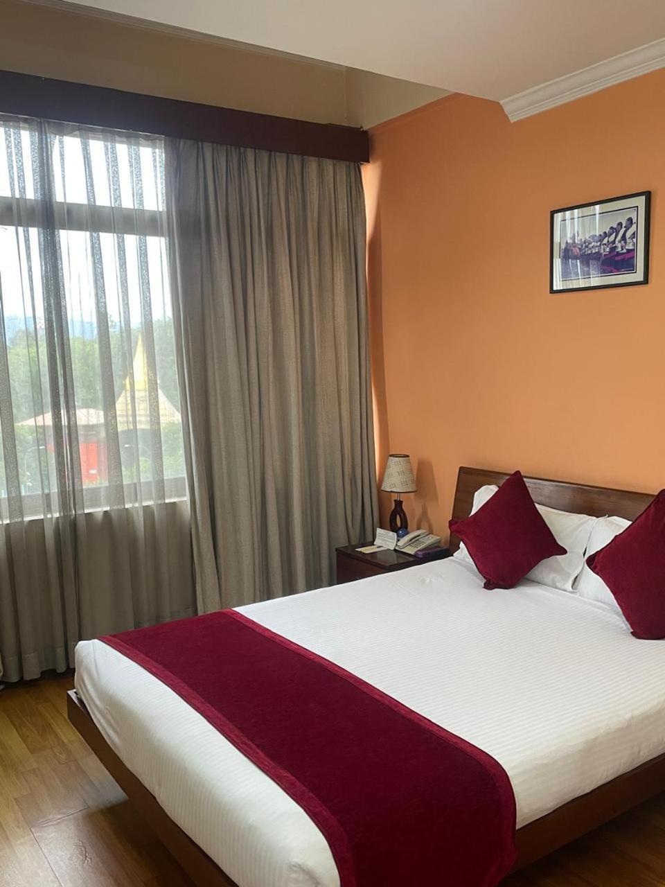 Airport Hotel Kathmandu Bagian luar foto