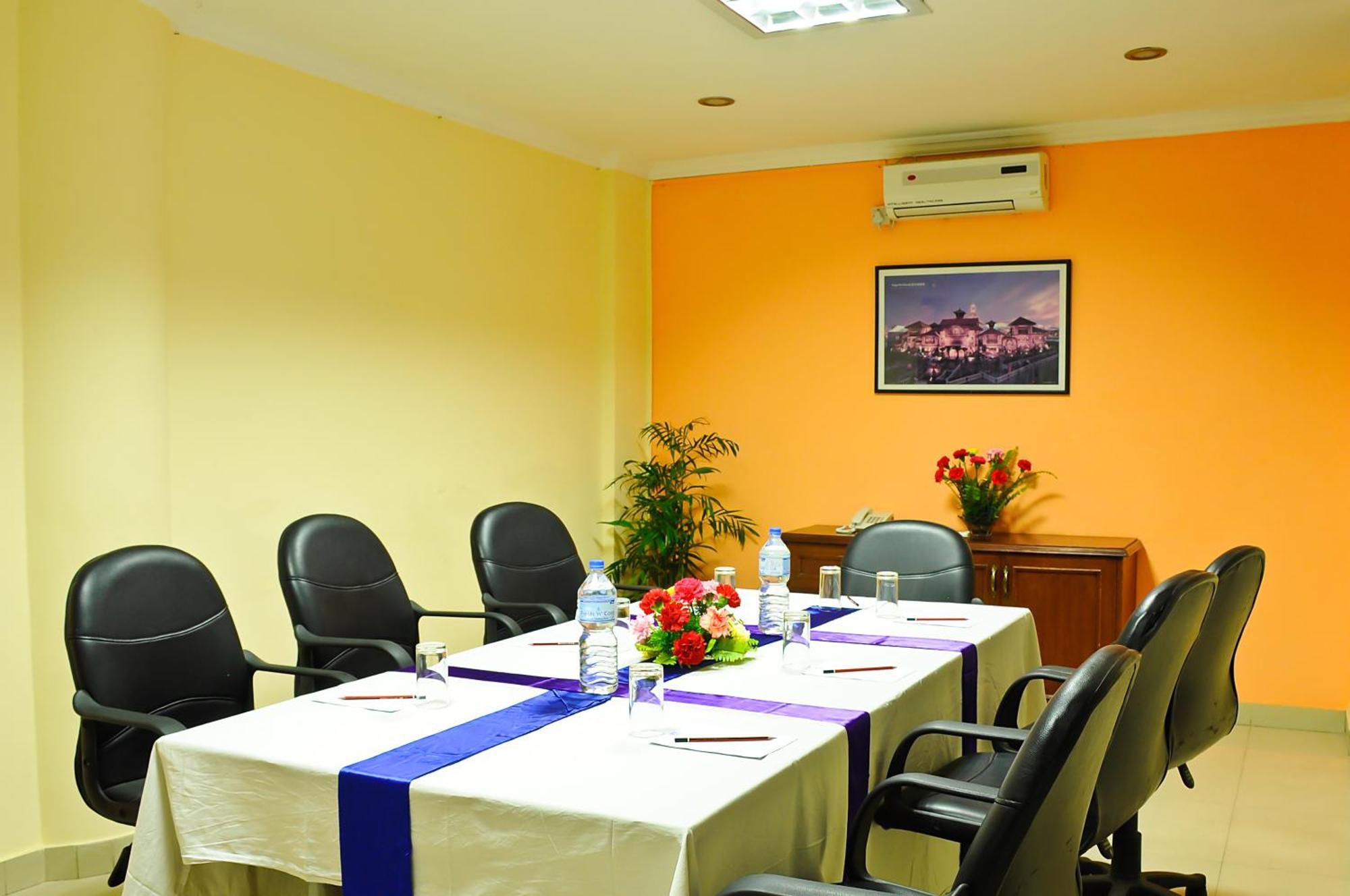 Airport Hotel Kathmandu Bagian luar foto