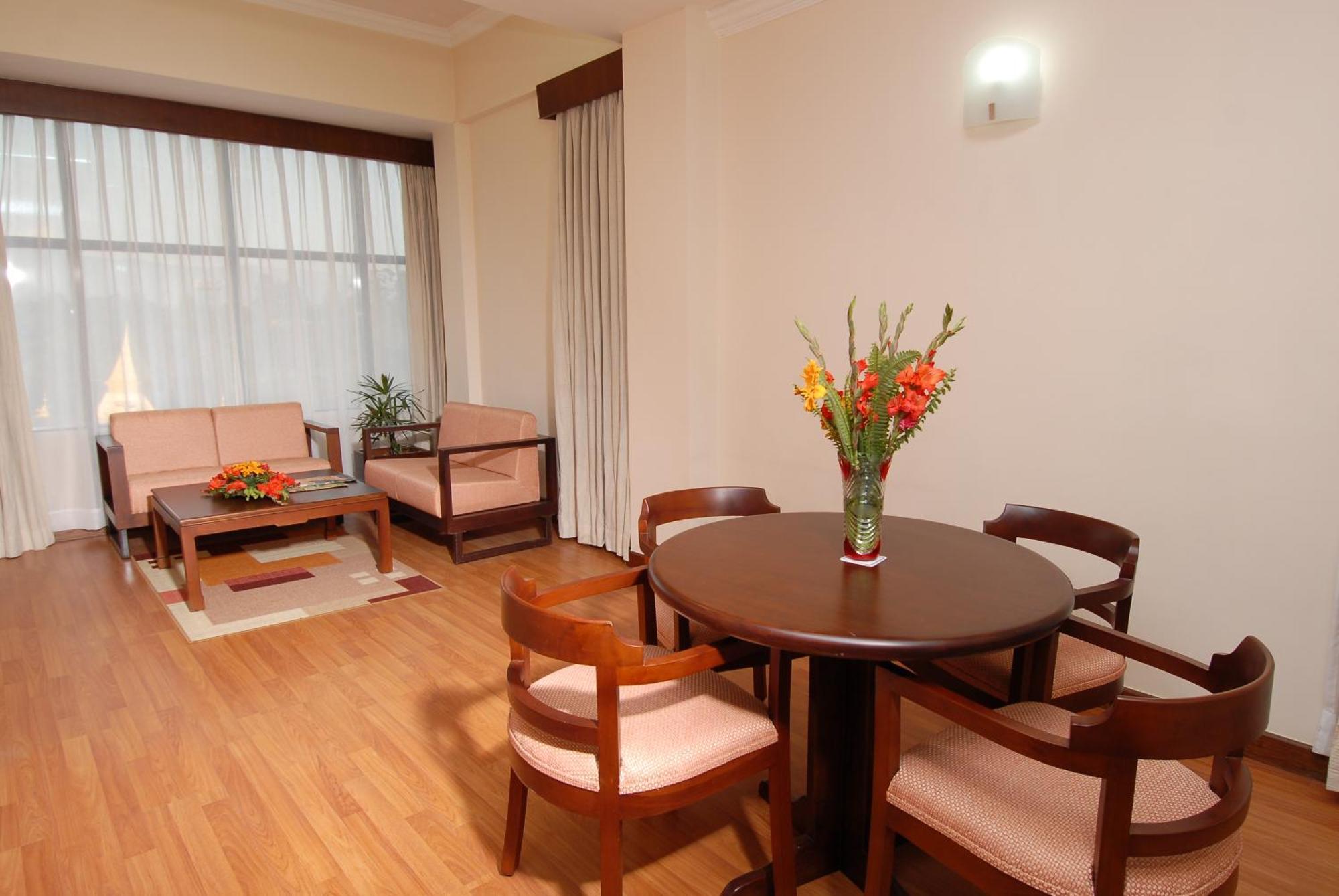 Airport Hotel Kathmandu Bagian luar foto